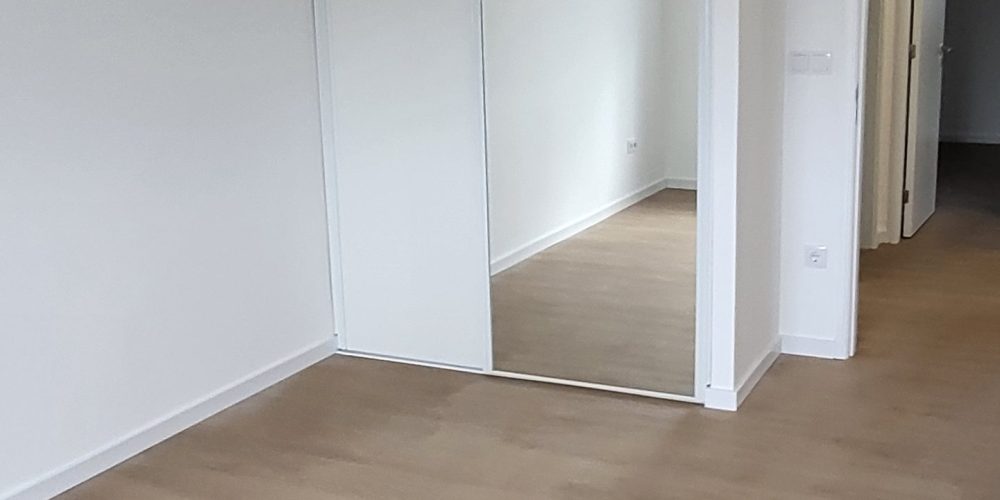 Quarto 2 com roupeiro